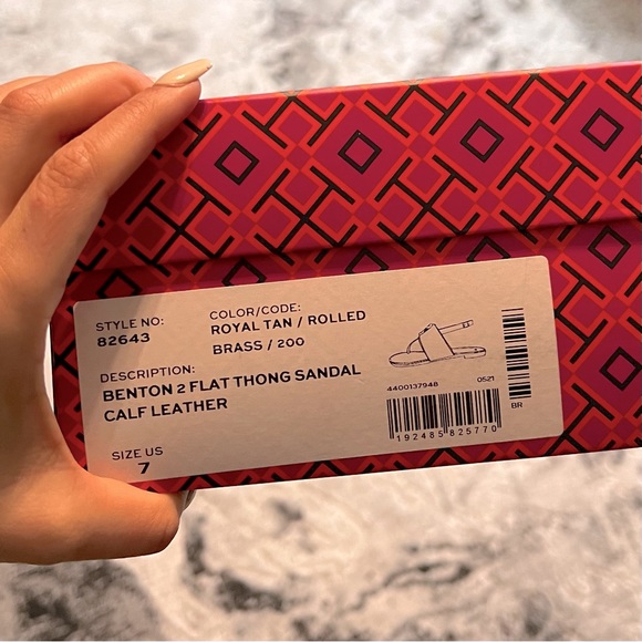 NEW Tory Burch Benton 2 Flat Thong Sandal Calf Leather Size 7 Royal Tan - Picture 7 of 7